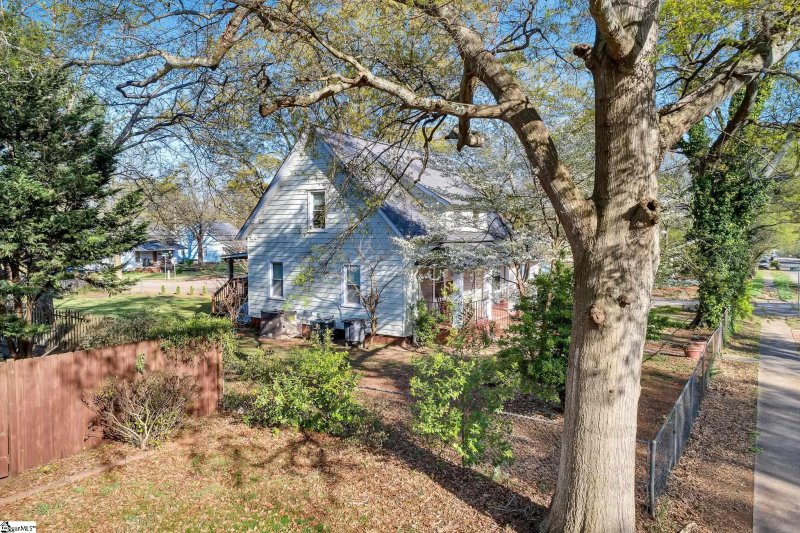 Property image 2 at 102 Brooks Avenue, Greenville, SC 29617-7829