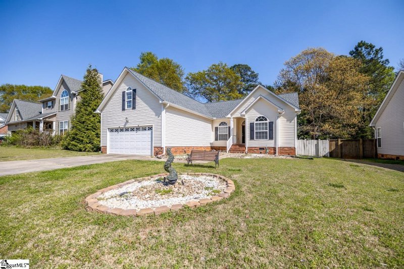 Property image 2 at 114 Golden Crest Court, Mauldin, SC 29662