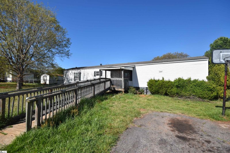 Property image 2 at 4 Stowe Court, Piedmont, SC 29673