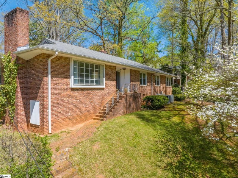 Property image 3 at 19 Lotus Court, Greenville, SC 29609