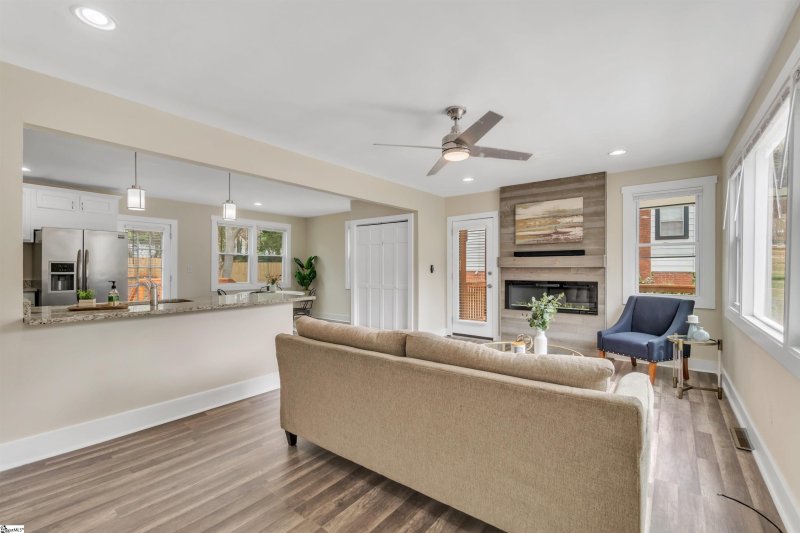 Property image 3 at 322 Potomac Avenue, Greenville, SC 29605