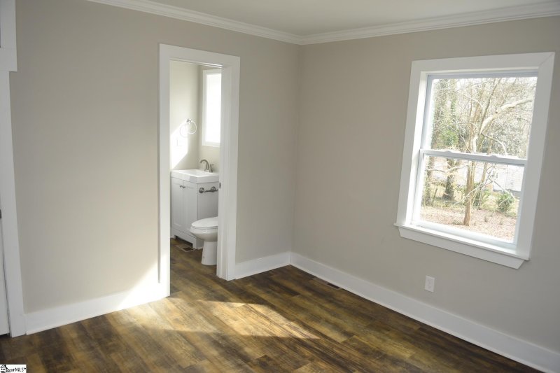 Property image 4 at 17 Prancer Avenue, Greenville, SC 29605