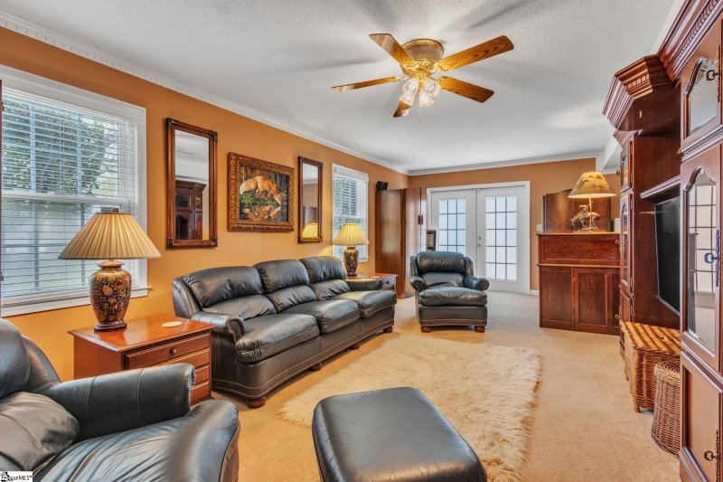 Property image 3 at 2 Carriage Drive, Greer, SC 29651