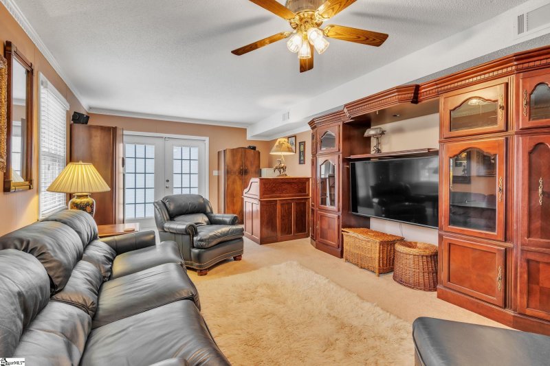 Property image 4 at 2 Carriage Drive, Greer, SC 29651