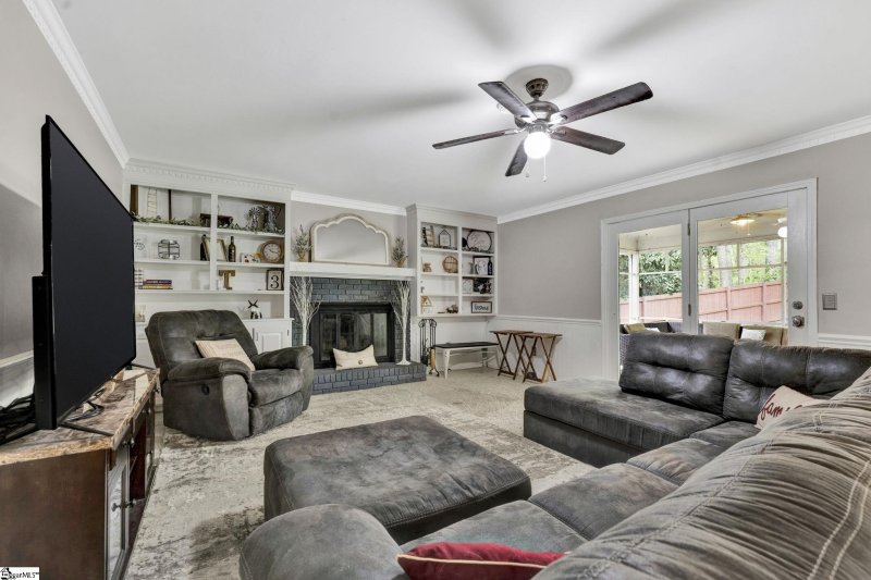 Property image 2 at 714 N Almond Drive, Simpsonville, SC 29681