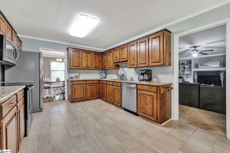 Property image 4 at 714 N Almond Drive, Simpsonville, SC 29681