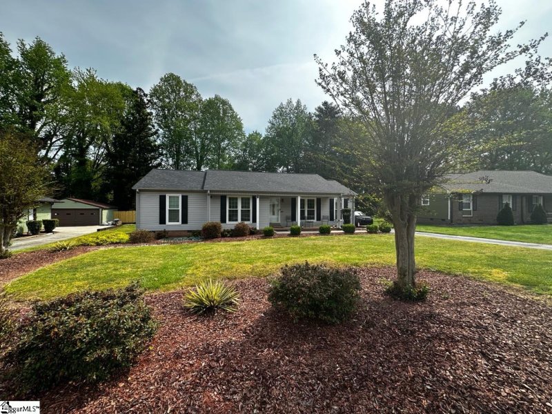 Property image 3 at 212 Singing Woods Lane, Spartanburg, SC 29301