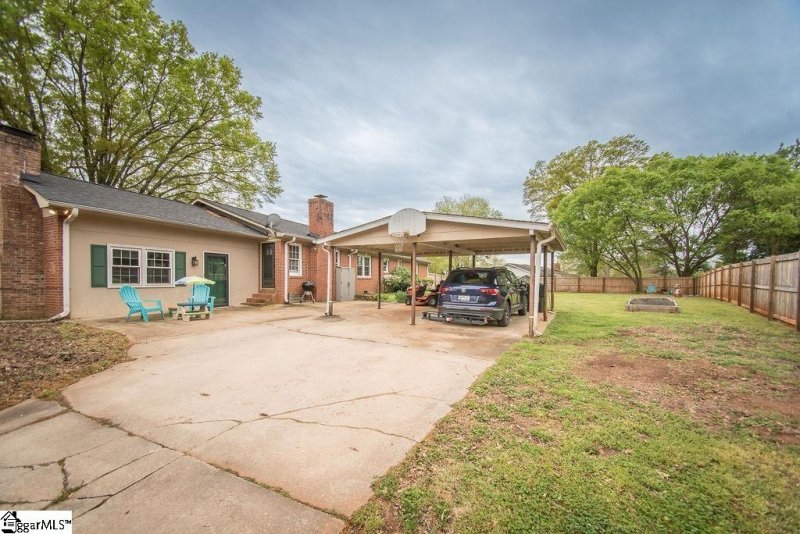 Property image 5 at 18 Rollingreen Road, Greer, SC 29651