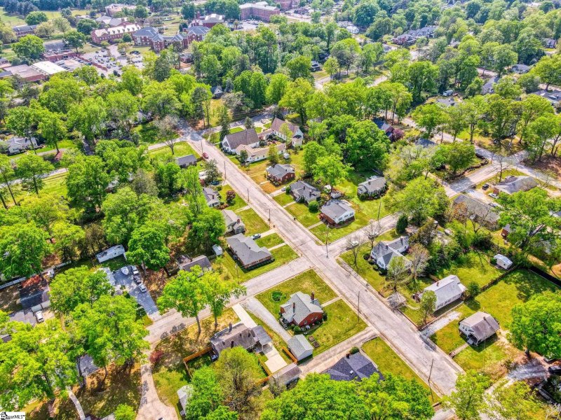 Property image 2 at 105 S Holland Street, Clinton, SC 29325