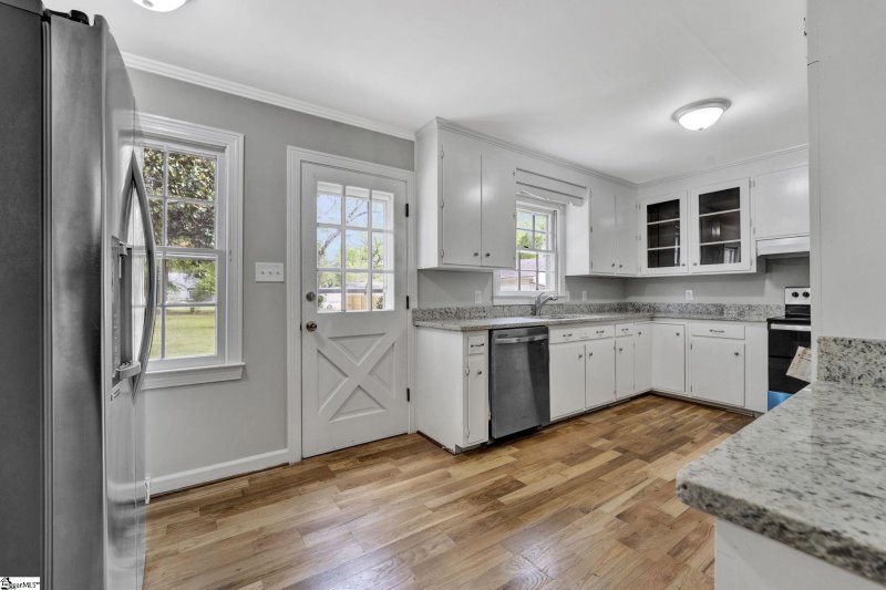 Property image 3 at 105 S Holland Street, Clinton, SC 29325