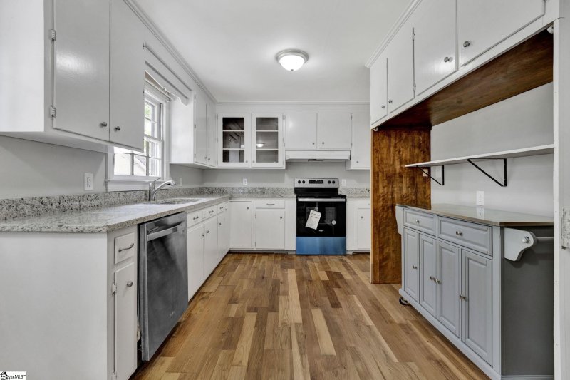 Property image 4 at 105 S Holland Street, Clinton, SC 29325