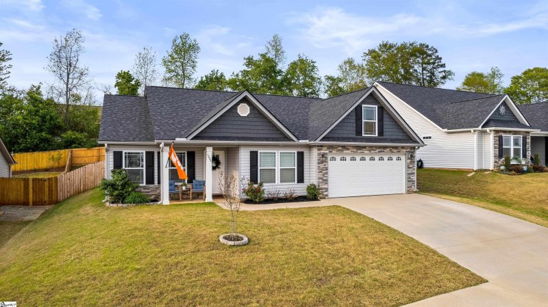 Property image 2 at 1204 Rosabella Lane, Greer, SC 29651