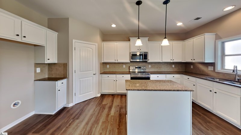 Property image 3 at 402 Timber Ridge Lane, Duncan, SC 29334