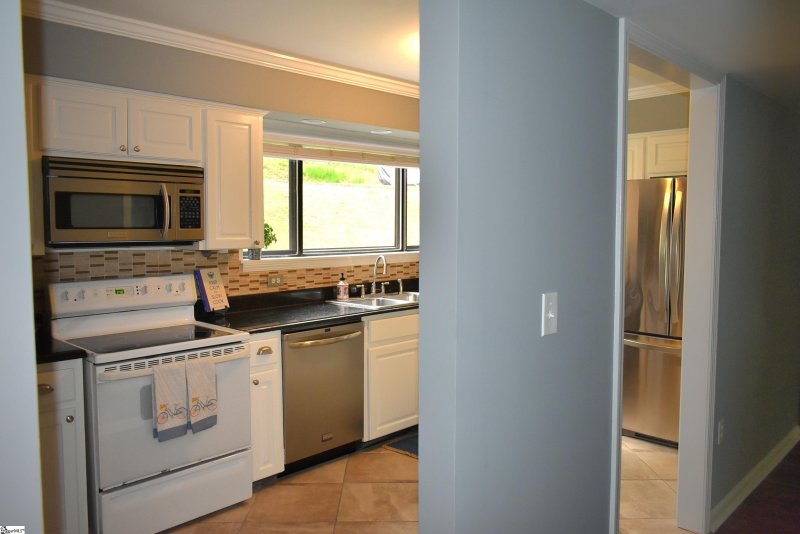 Property image 3 at 82 Briarview Circle, Greenville, SC 29615