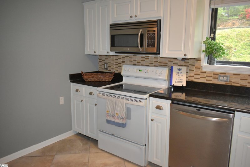 Property image 4 at 82 Briarview Circle, Greenville, SC 29615