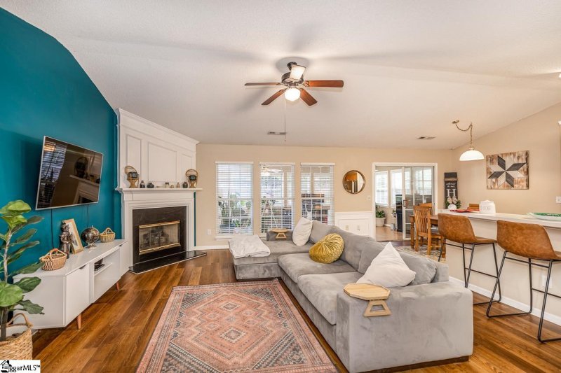 Property image 2 at 8 Turnbridge Trail, Simpsonville, SC 29680