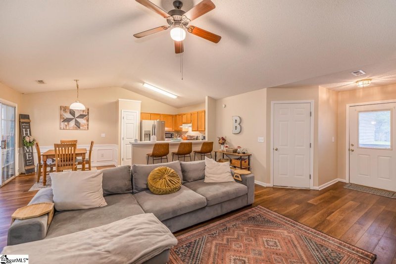 Property image 3 at 8 Turnbridge Trail, Simpsonville, SC 29680