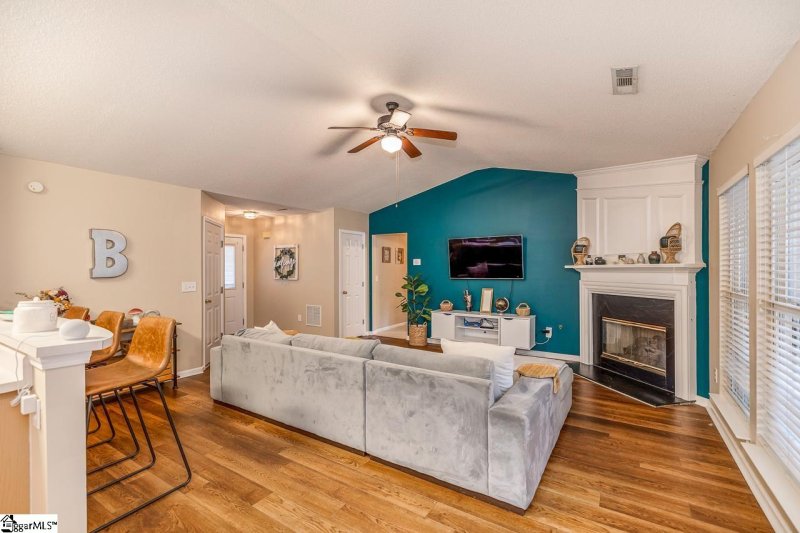 Property image 5 at 8 Turnbridge Trail, Simpsonville, SC 29680