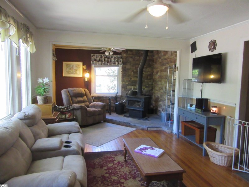 Property image 2 at 100 Pisgah Drive, Greenville, SC 29609