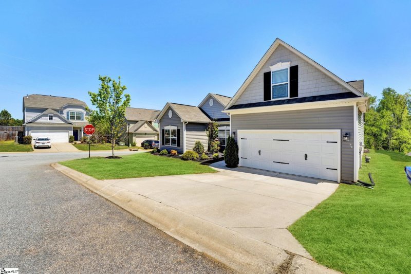 Property image 2 at 301 Penley Place, Greenville, SC 29607