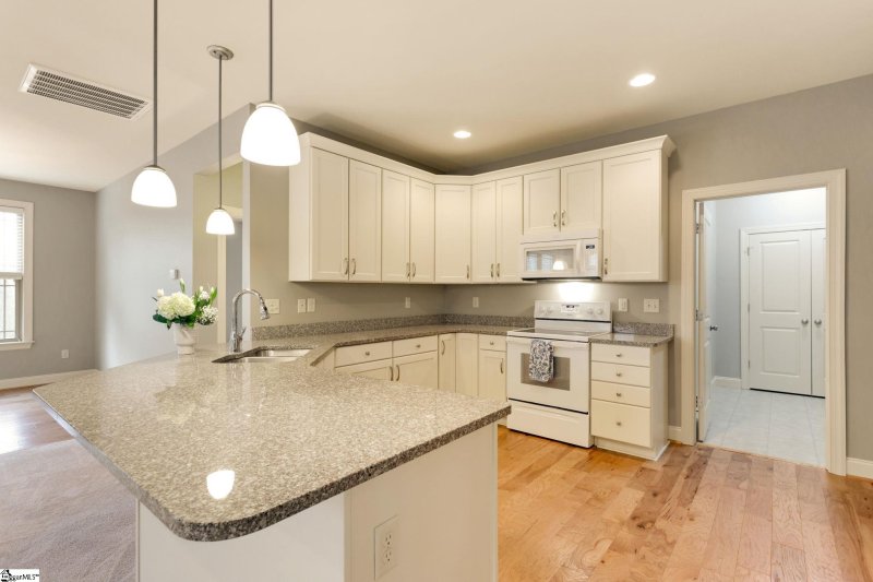 Property image 3 of 603 Castlestone Drive in Greystone Cottages, Greer, SC 29650