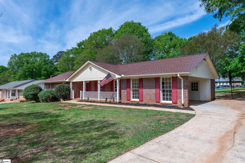 Property image 2 at 448 Royal Oak Drive, Spartanburg, SC 29302