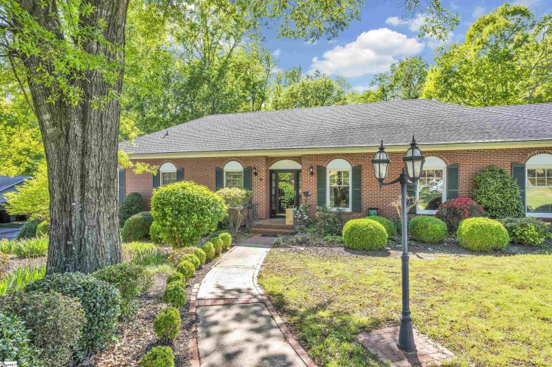 Property image 2 at 136 Fernbrook Circle, Spartanburg, SC 29307