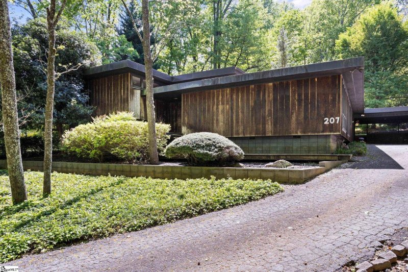 Property image 2 at 207 Windsor Road, Greer, SC 29651-1038