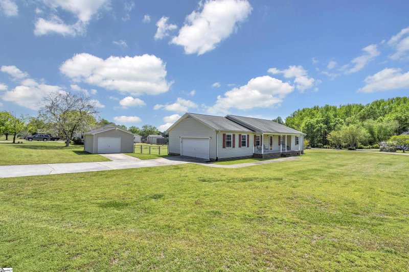 Property image 2 at 131 Cottonwood Street, Williamston, SC 29697