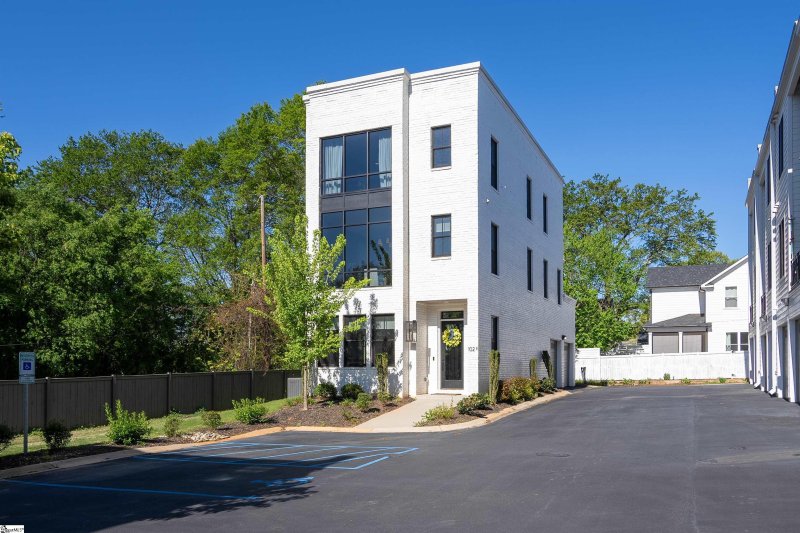 102B S Leach Street