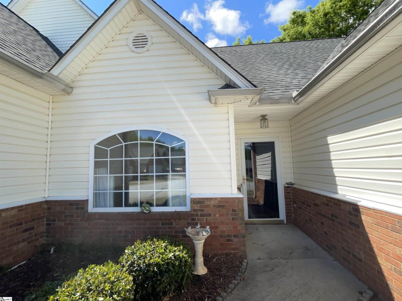 Property image 2 at 26 Kennebec Lane, Simpsonville, SC 29681