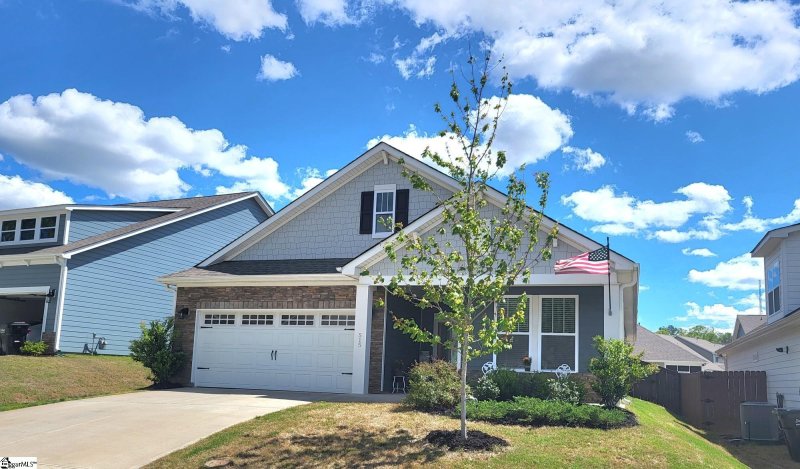 Property image 2 at 515 Raleighwood Lane, Simpsonville, SC 29681