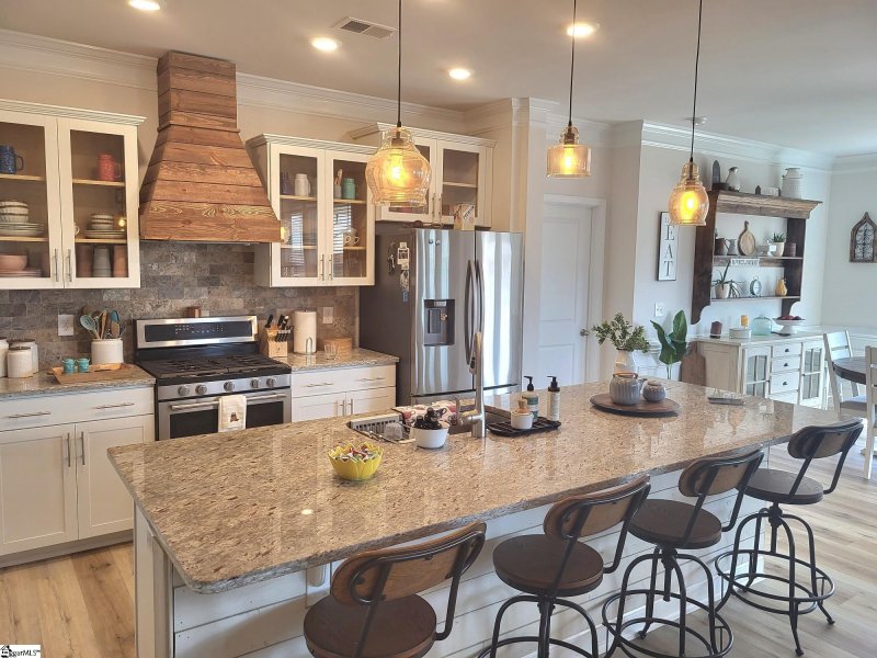 Property image 5 at 515 Raleighwood Lane, Simpsonville, SC 29681