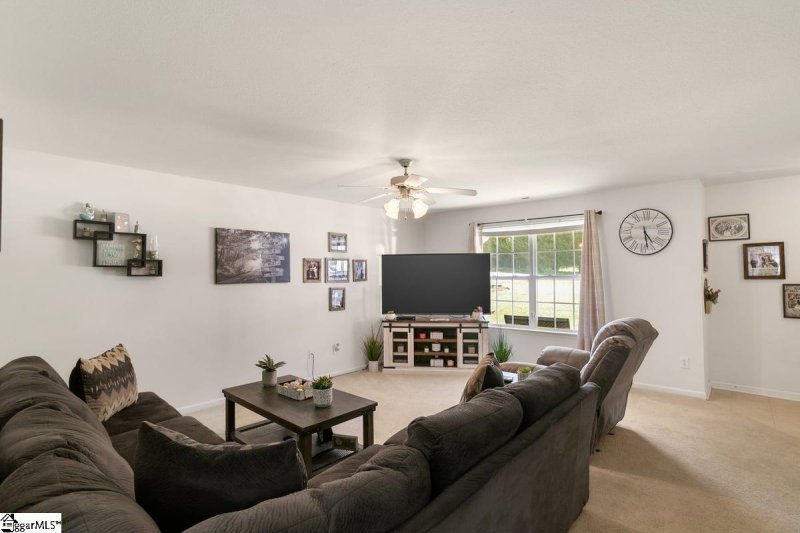 Property image 3 at 2 Richmond Drive, Greenville, SC 29617