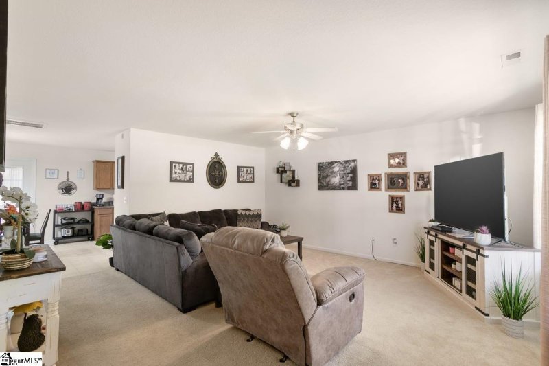 Property image 4 at 2 Richmond Drive, Greenville, SC 29617