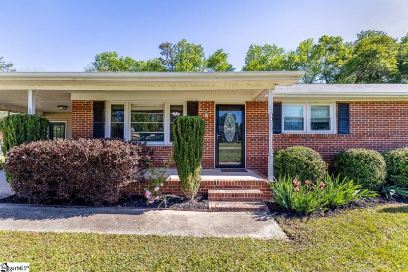 Property image 2 at 8 Vicksburg Drive, Greenville, SC 29617