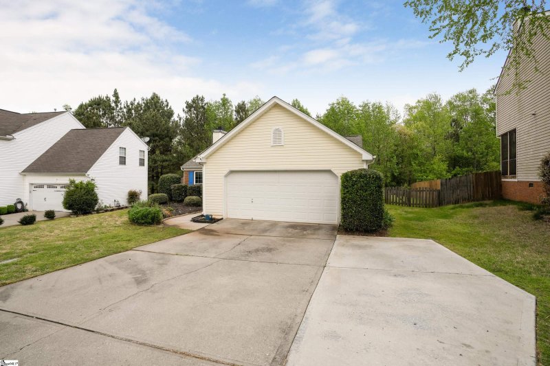 Property image 4 at 218 Bonnie Woods Drive, Greenville, SC 29605