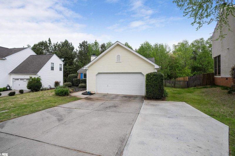 Property image 5 at 218 Bonnie Woods Drive, Greenville, SC 29605