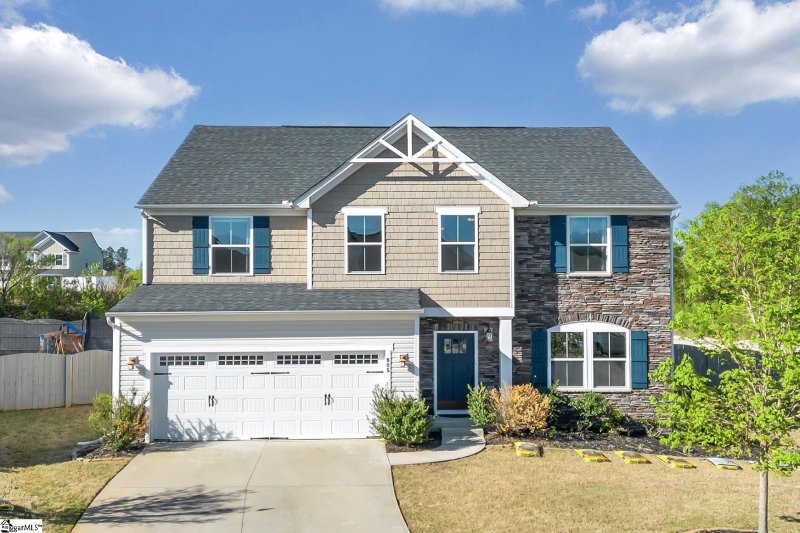Property image 3 of 805 Nola Court in Glen Lake, Boiling Springs, SC 29316