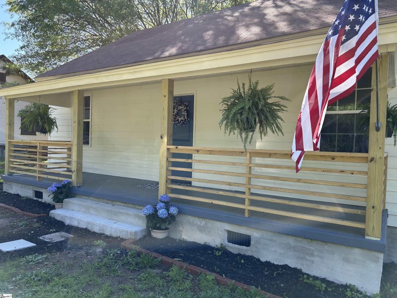 Property image 2 at 109 Edwards Street, Simpsonville, SC 29681