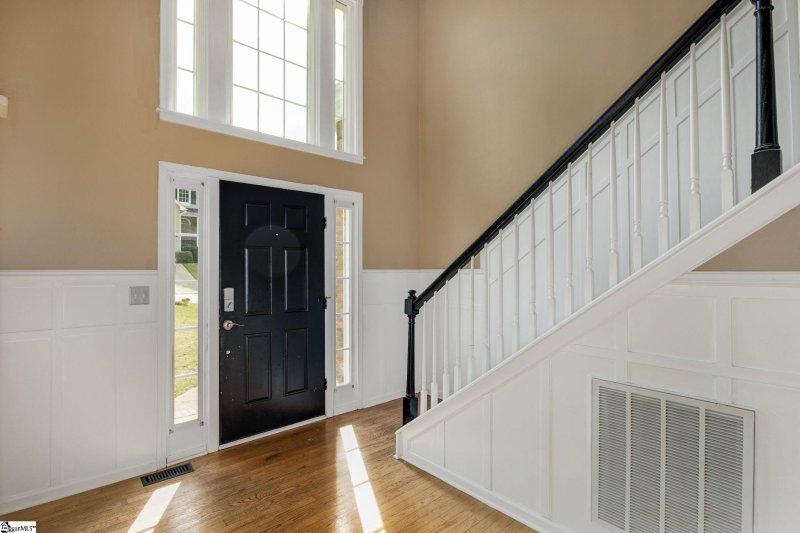 Property image 3 at 2 S Cedarbluff Court, Greer, SC 29650