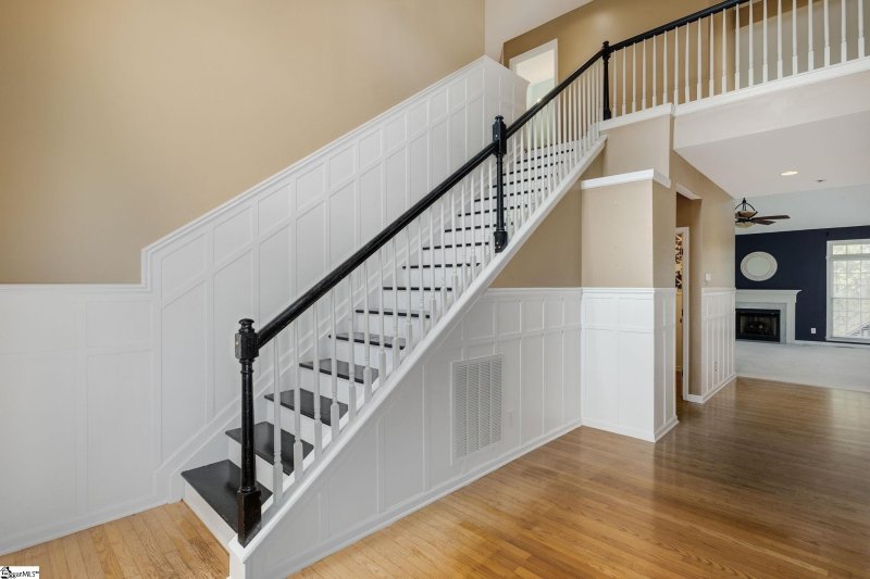 Property image 4 at 2 S Cedarbluff Court, Greer, SC 29650