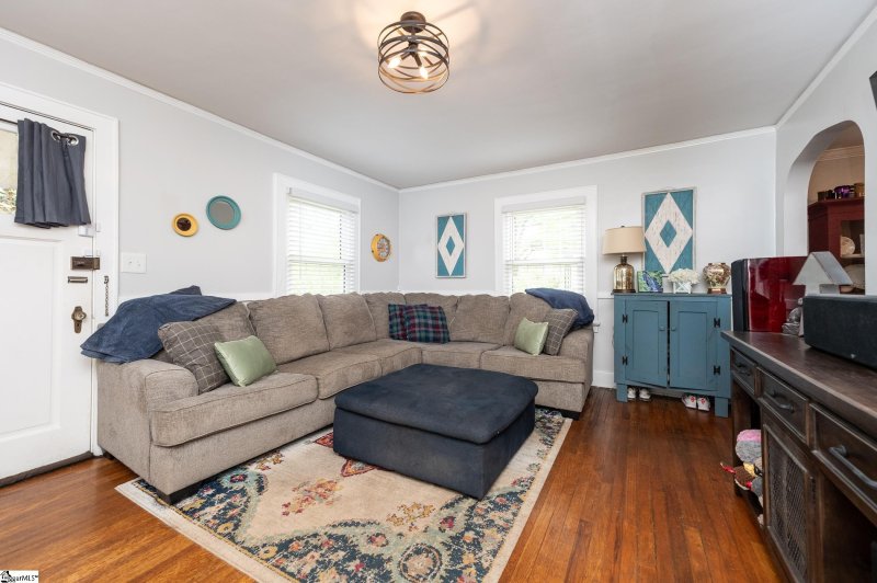 Property image 3 at 904 N Franklin Road, Greenville, SC 29617