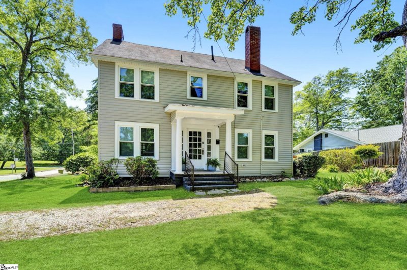 Property image 2 at 409 Calvert Avenue, Clinton, SC 29325