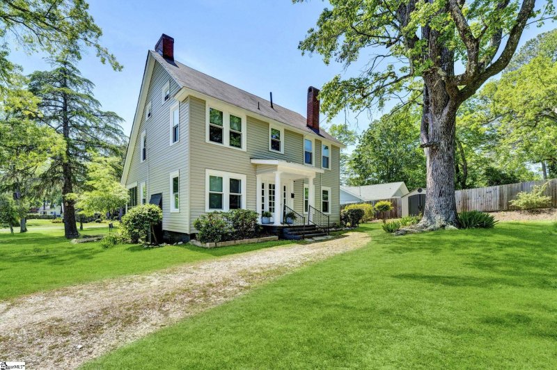 Property image 3 at 409 Calvert Avenue, Clinton, SC 29325