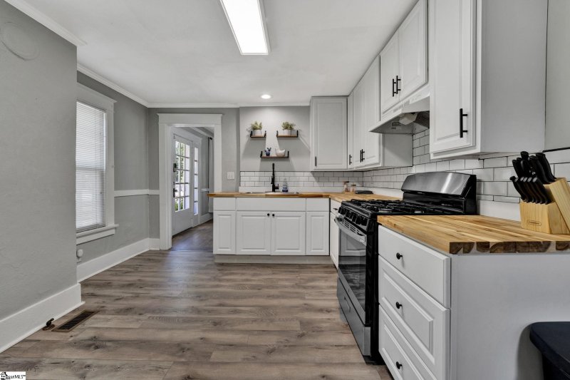 Property image 5 at 409 Calvert Avenue, Clinton, SC 29325