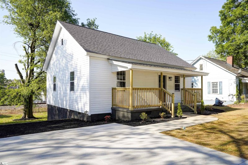 Property image 2 at 11 Ninth Street, Greenville, SC 29611