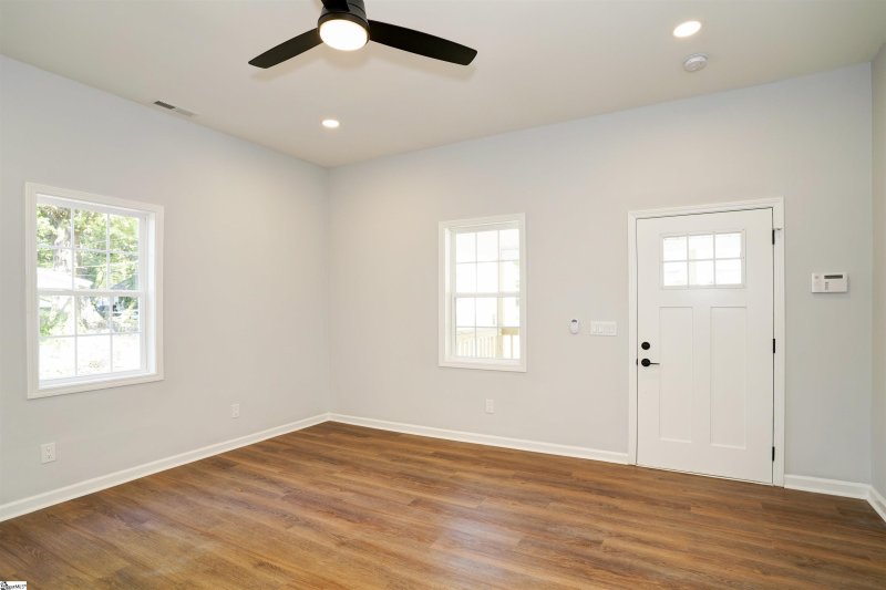 Property image 4 at 11 Ninth Street, Greenville, SC 29611