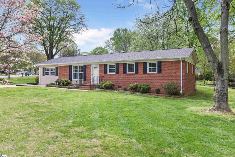 Property image 2 at 2 Ashwood Avenue, Greenville, SC 29607