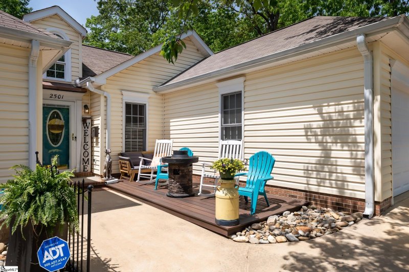 2501 Annandale Drive